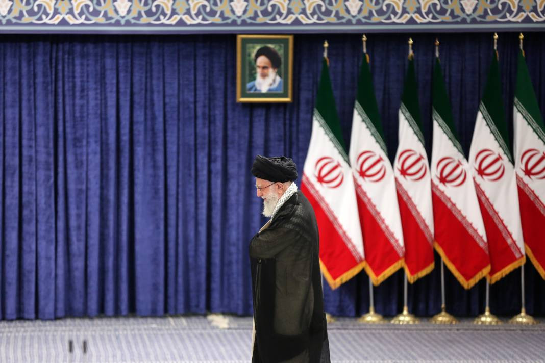 İran sandık başında! Reisi'nin halefi kim olacak? - Resim: 12